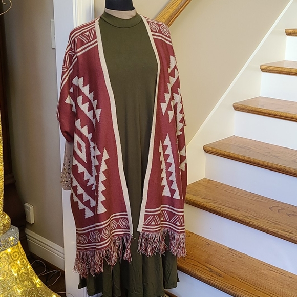 Cape Terra-cotta and beige. One size. - Picture 3 of 8